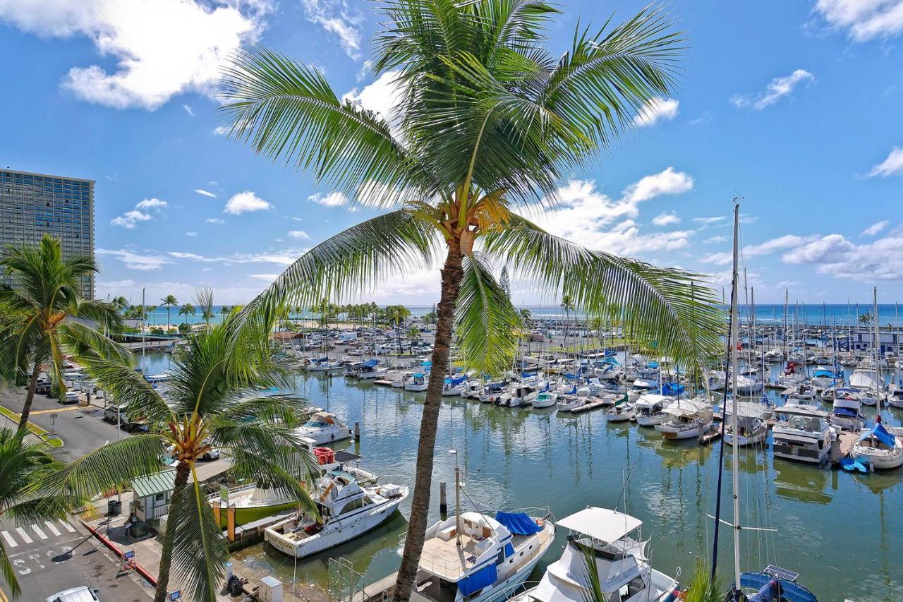 Ilikai Marina #590 *